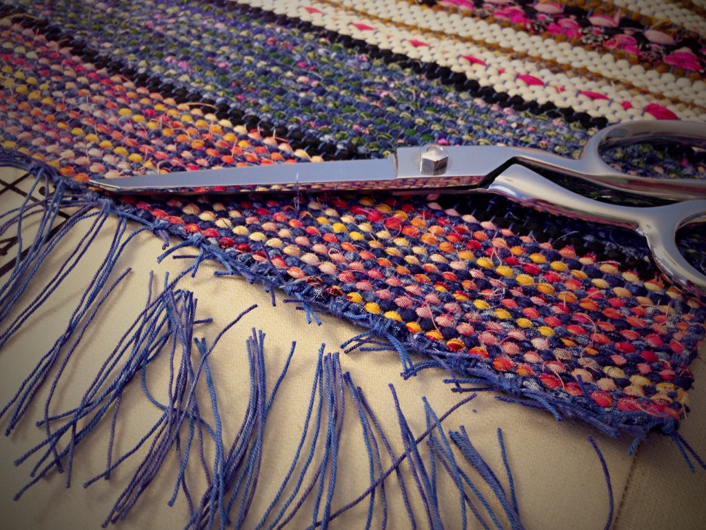 Finishing rag rug with square knots, and trimming warp ends.