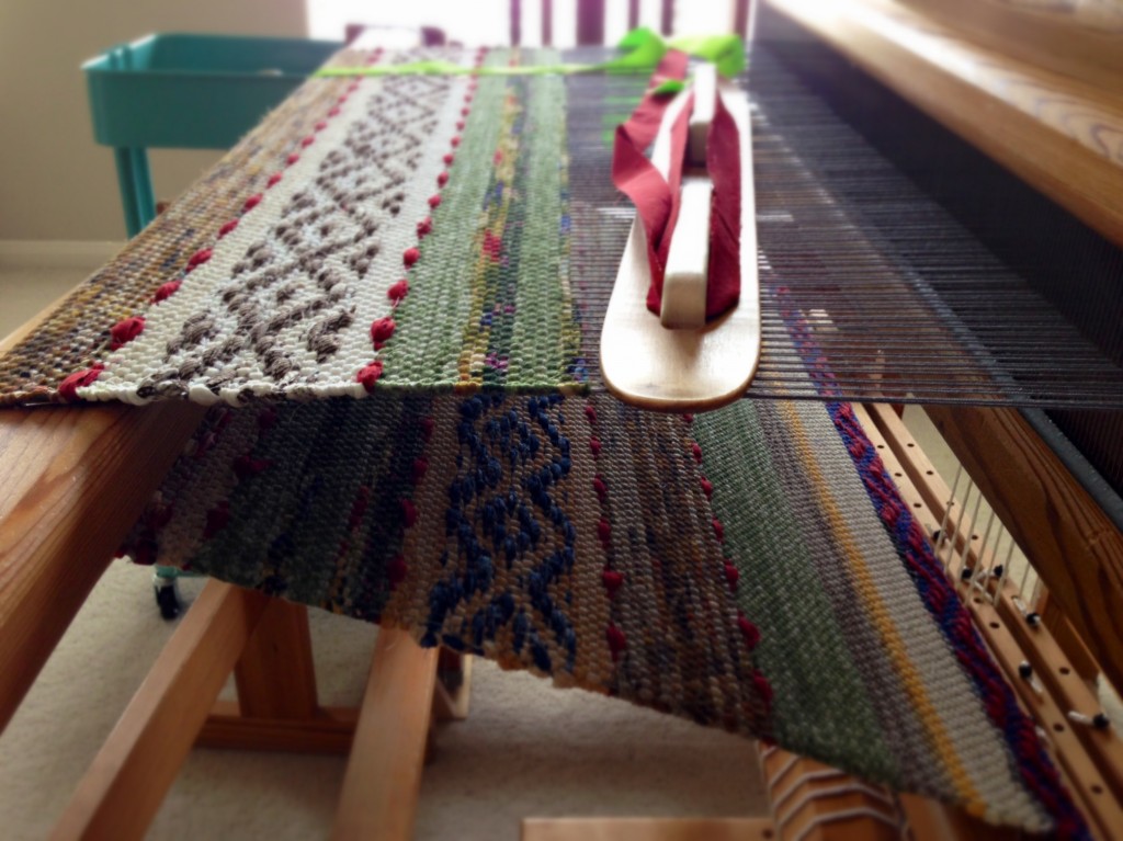 Rosepath rag rug on the loom.
