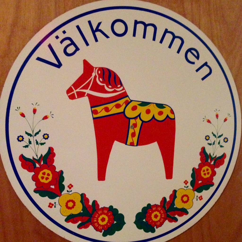 Sign on door to Vavstuga weaving studio.