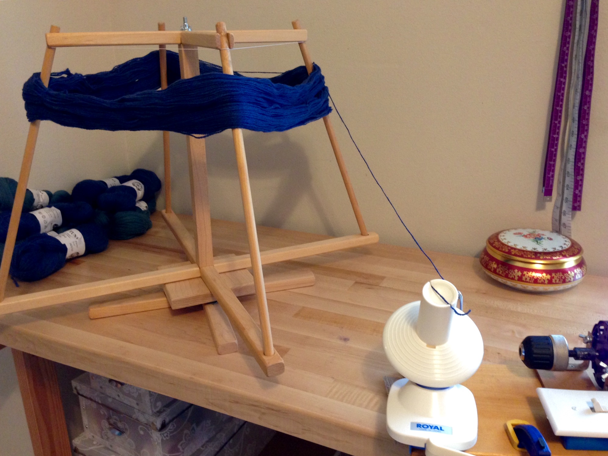 How to wind yarn using a swift and ball winder