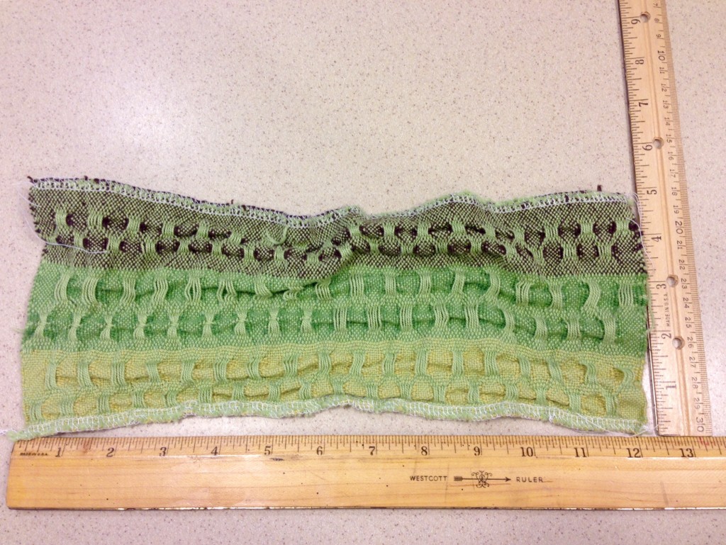 Sample for weaving a puckered scarf.