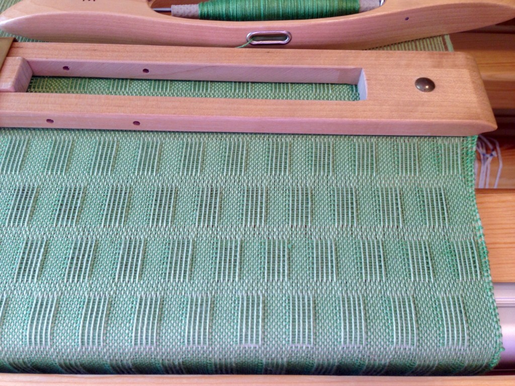 Cotton lace weave scarf on the loom. Fringe twister video.