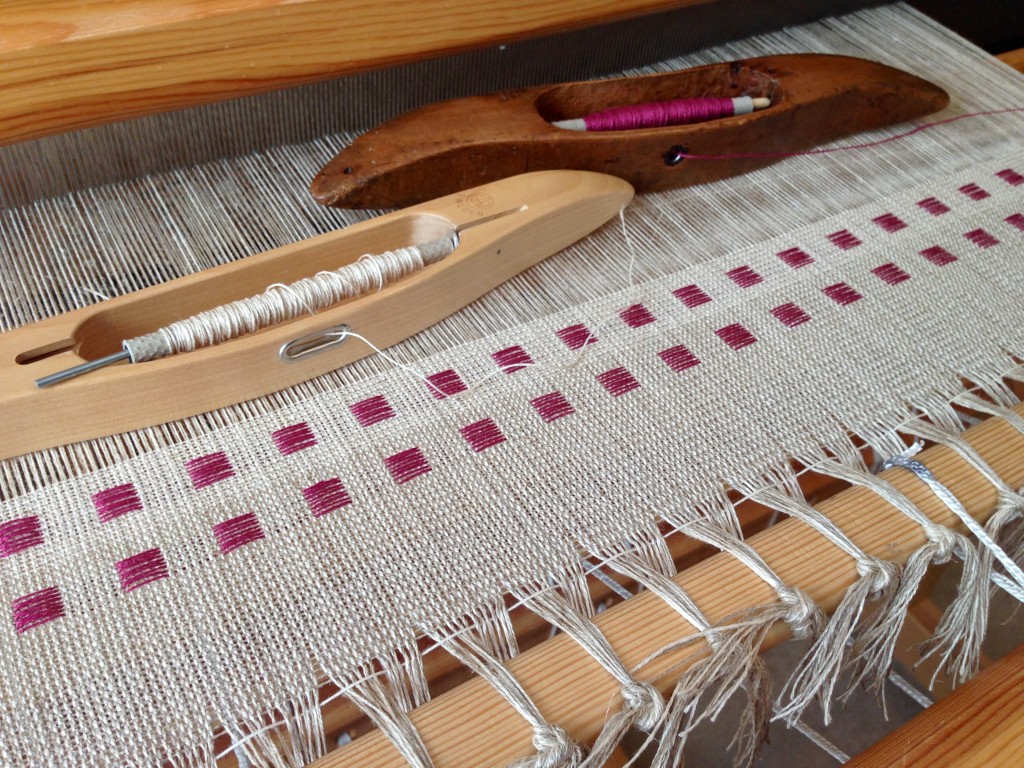 Beginning dice weave in linen.