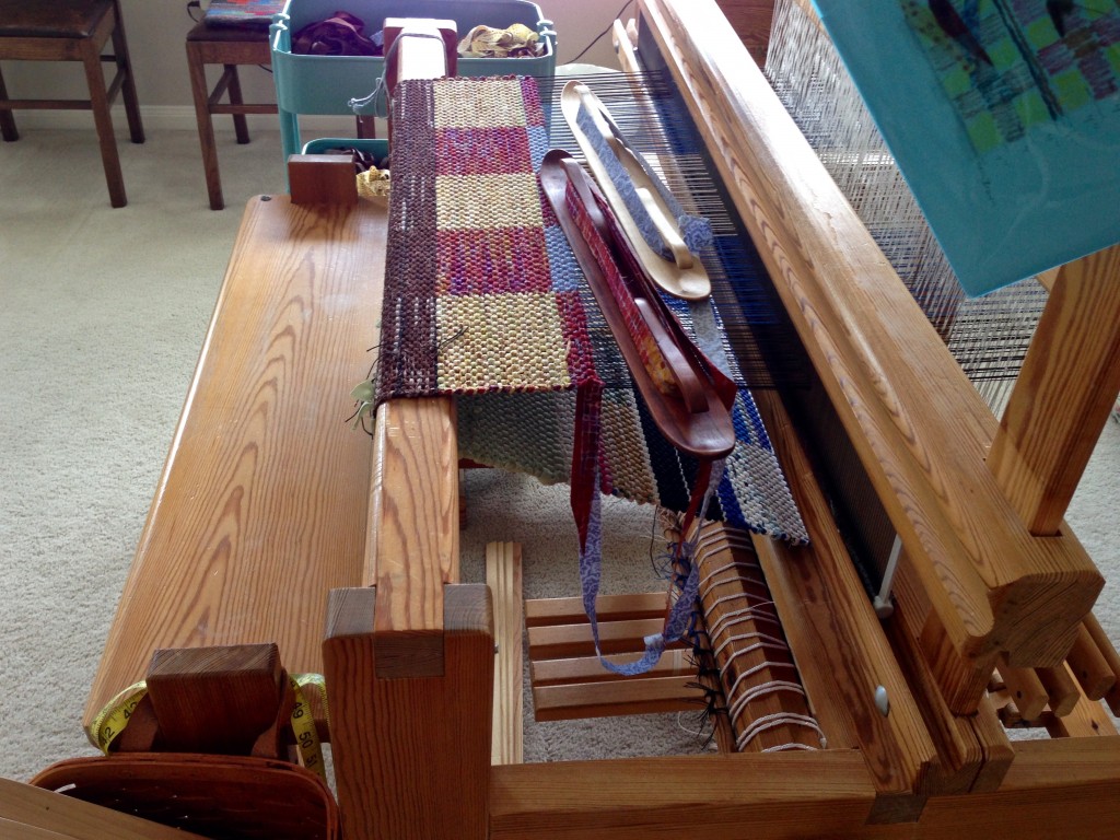 Patterned rag rug on the loom