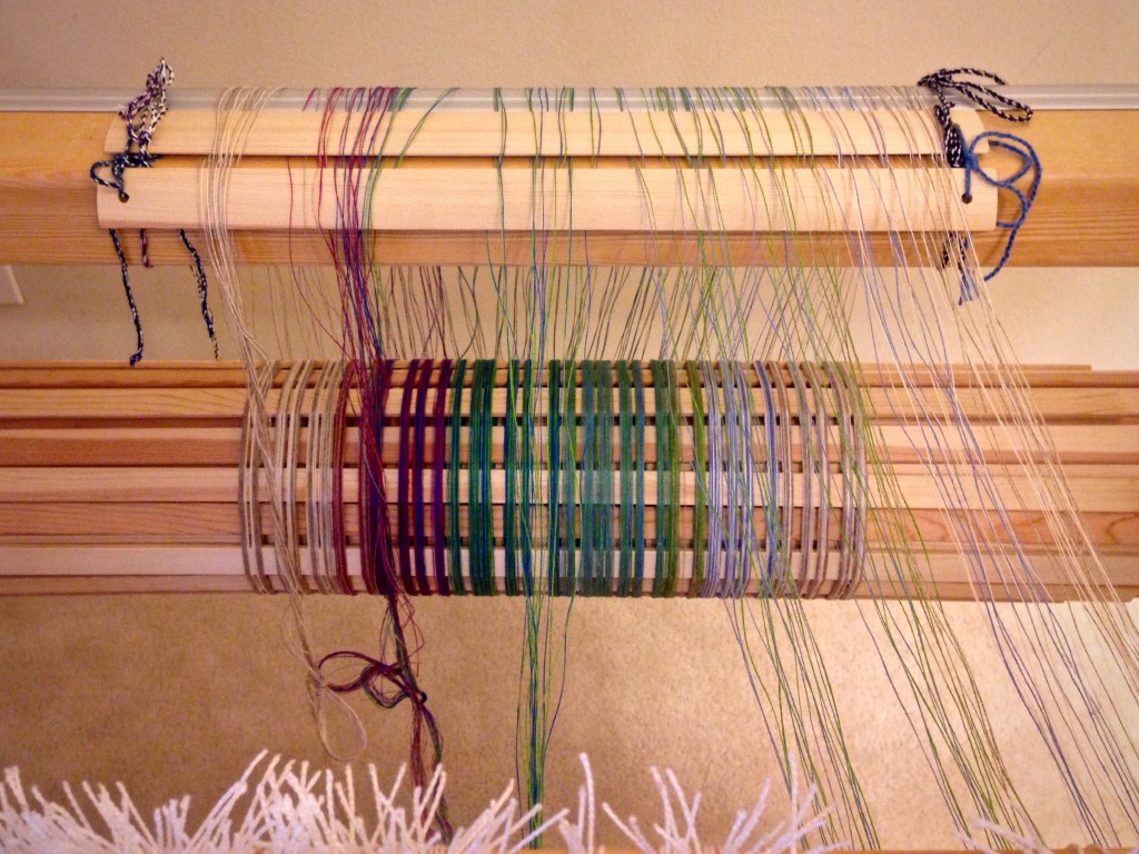 Dressing the loom with linen.