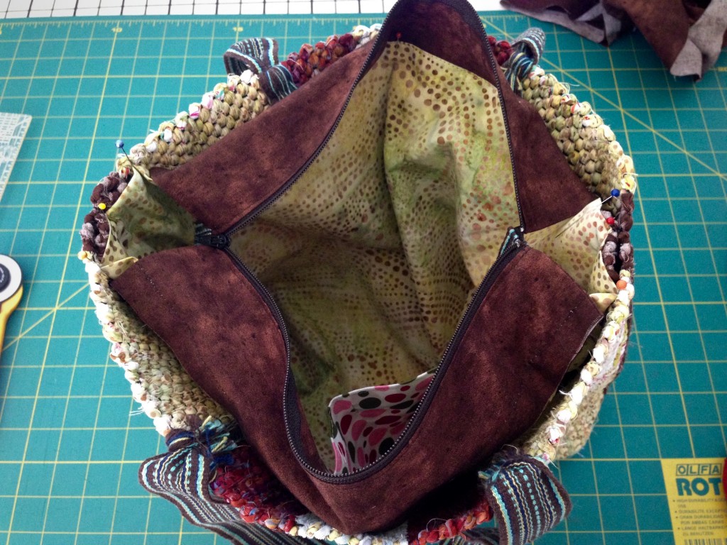 Adding zippered lining to handwoven bag. Instructions.