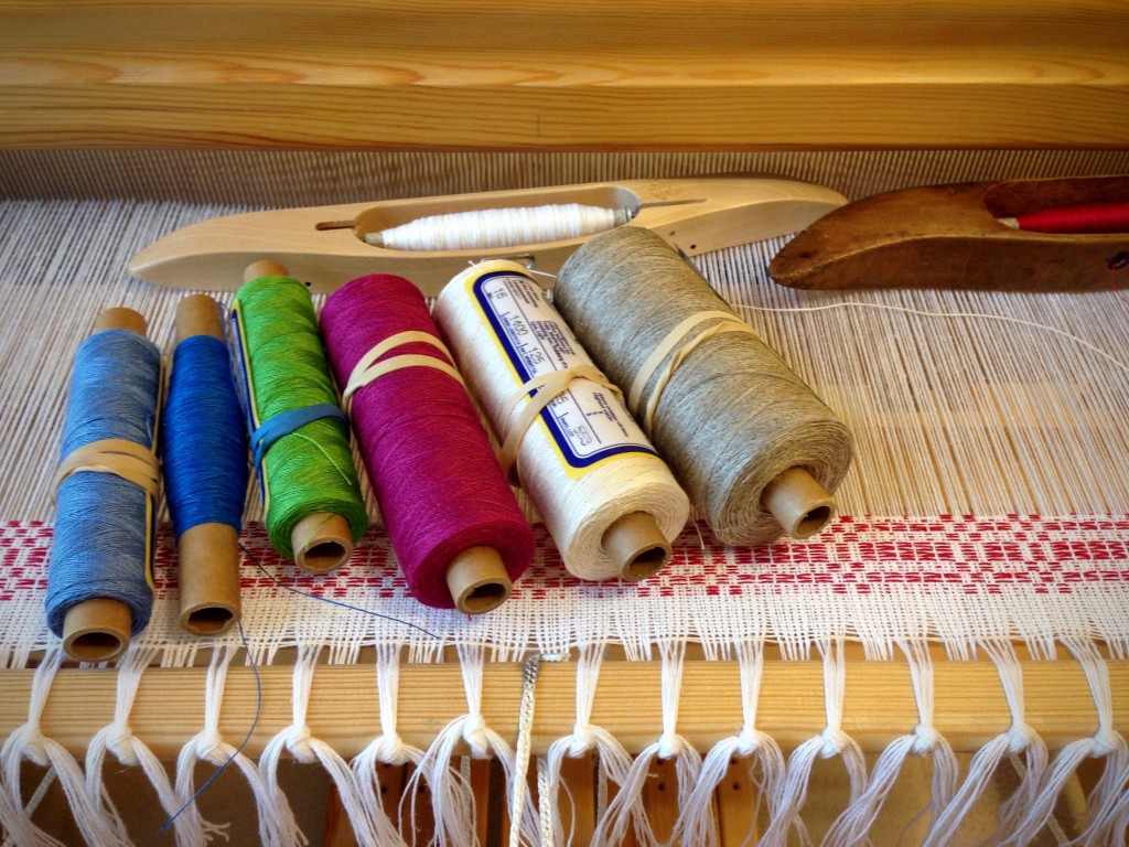 Linen stash - considering weft options.