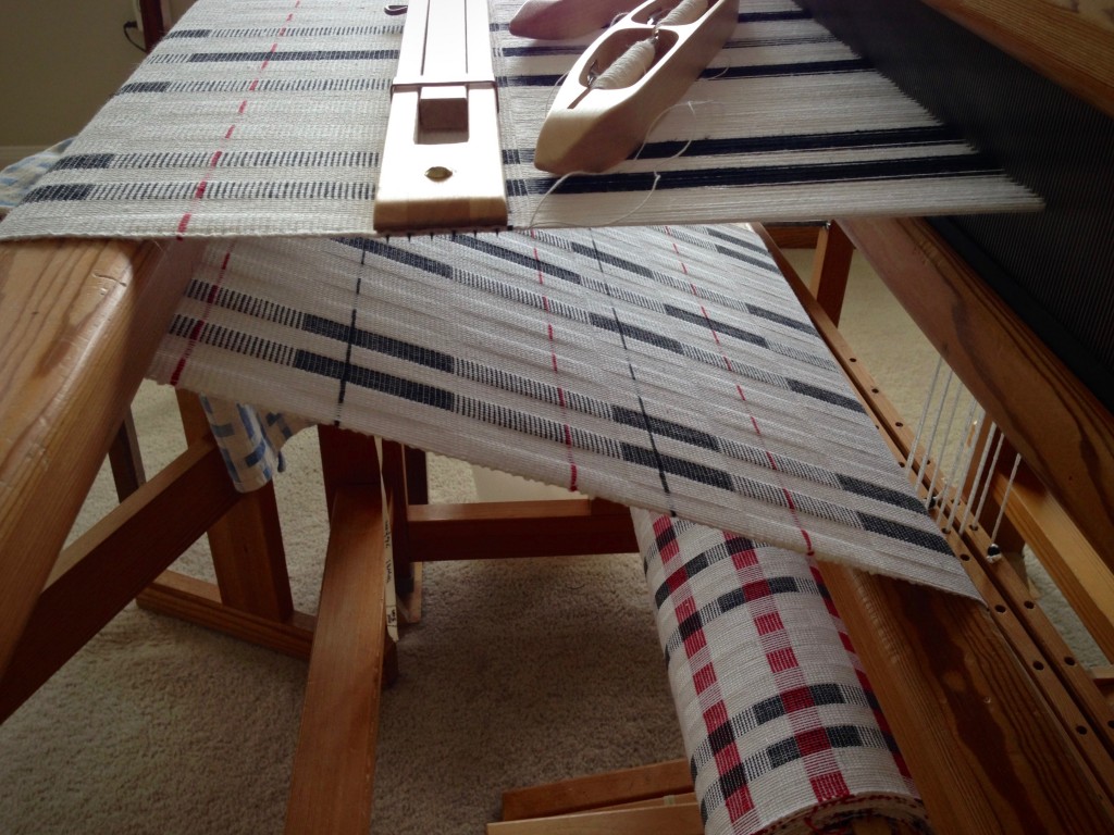 Narrow weft stripes. Thick and thin structure for hand towels.