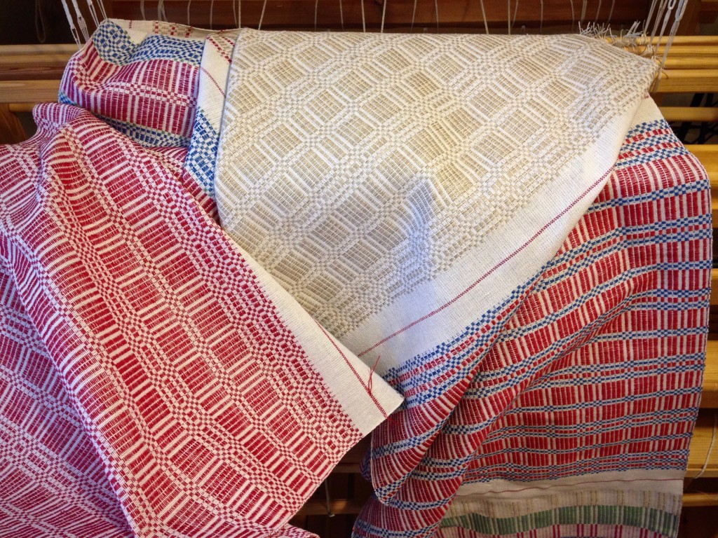 Halvdräll table squares, with linen pattern weft, just off the loom!