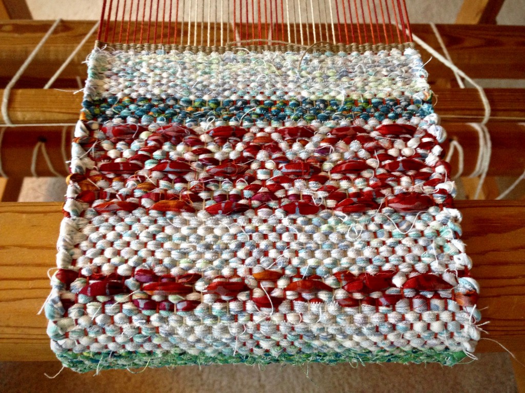 Mini rag rug on the loom with rosepath design.
