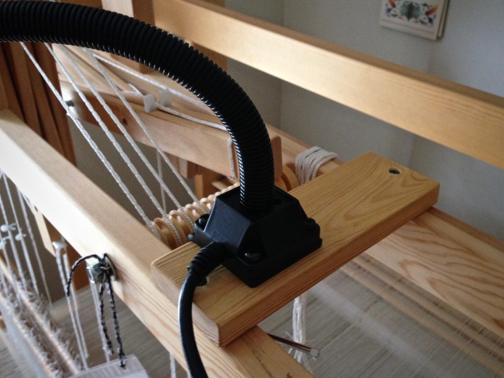 Mounting a loom lamp on the Glimakra Standard loom.