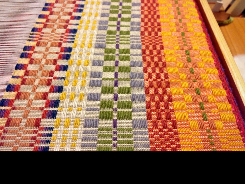 Colorful Fårö wool is used for the monksbelt pattern weft.