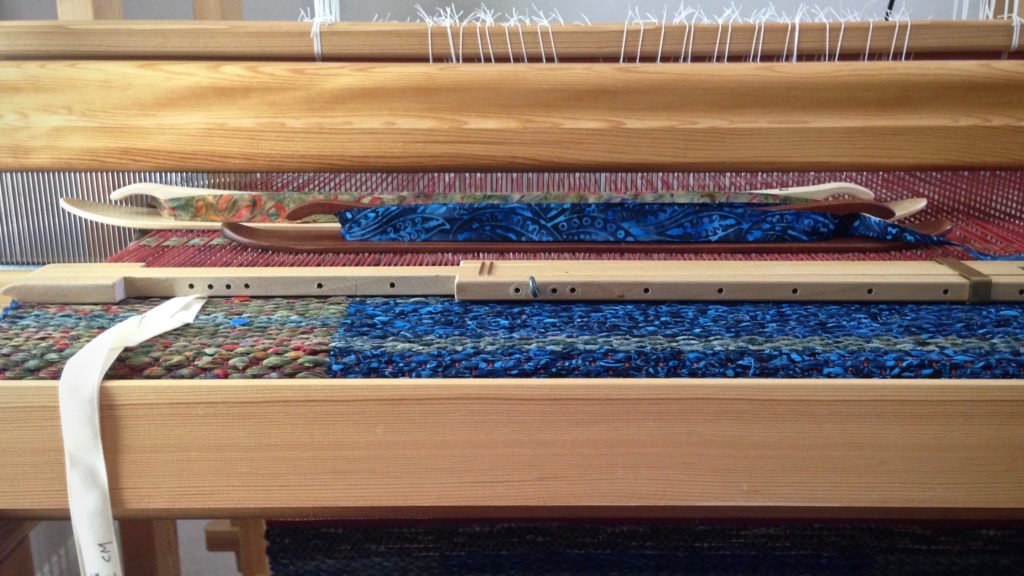 Why I like low profile ski shuttles for weaving rag rugs.