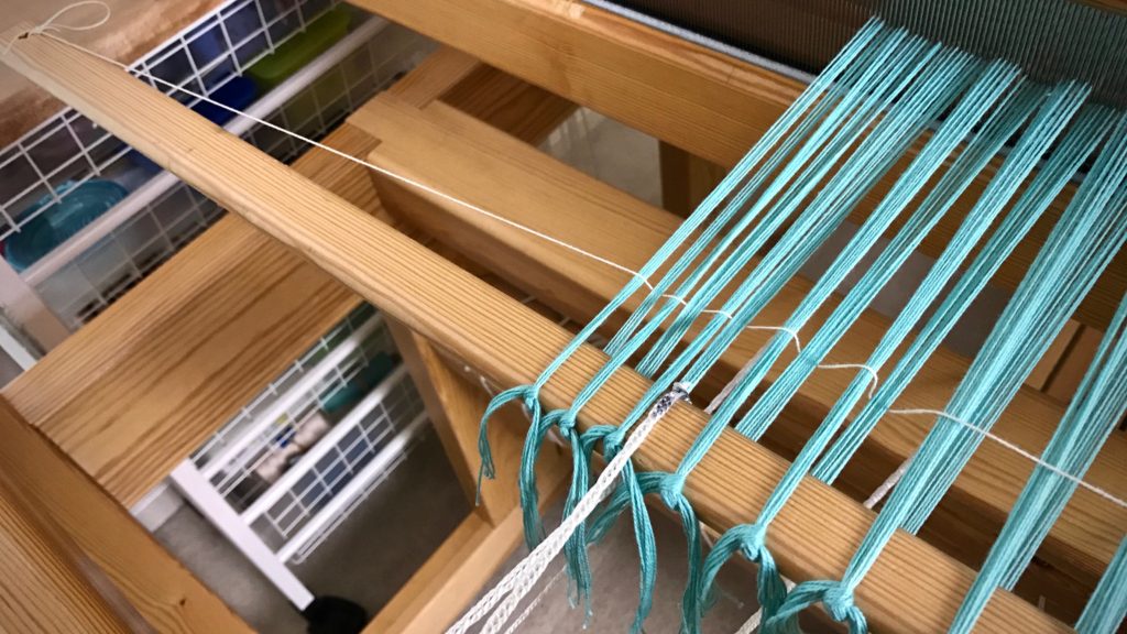 Threading the leveling string through the warp. Tutorial pics.