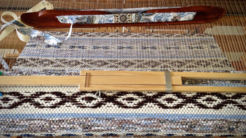 Temple in place, weaving Swedish rosepath rag rug.