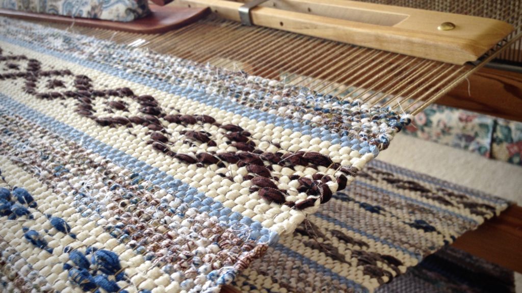 Quiet Friday: Swedish Rosepath Rag Rug – Warped for Good