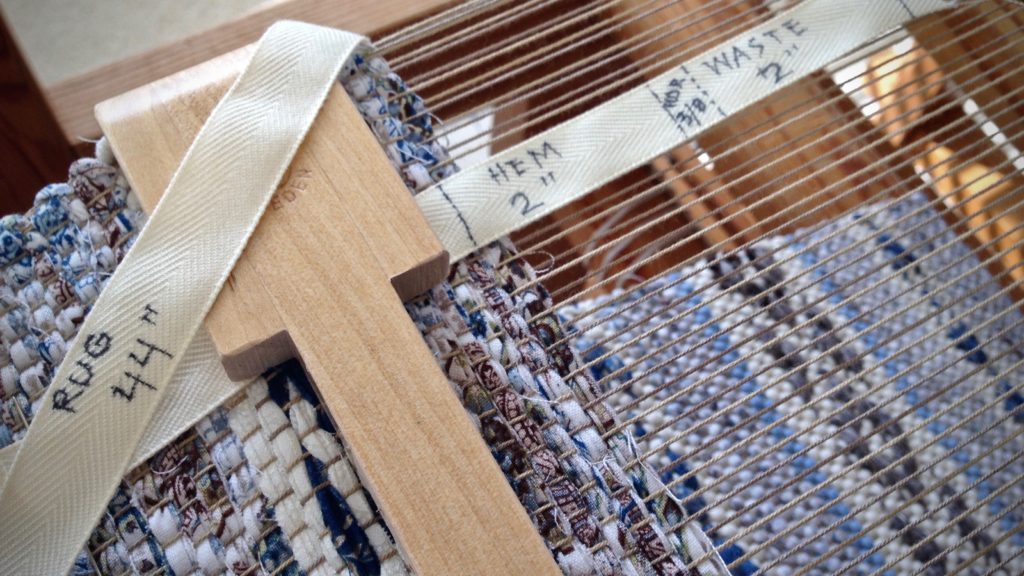 Ending the rosepath rag rug on the loom.