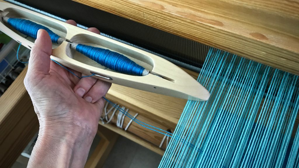 Using a double-bobbin shuttle. Tips.