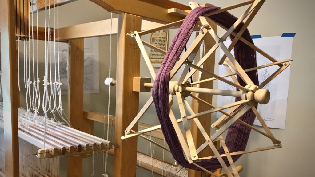 How to use an umbrella swift for weaving yarn.