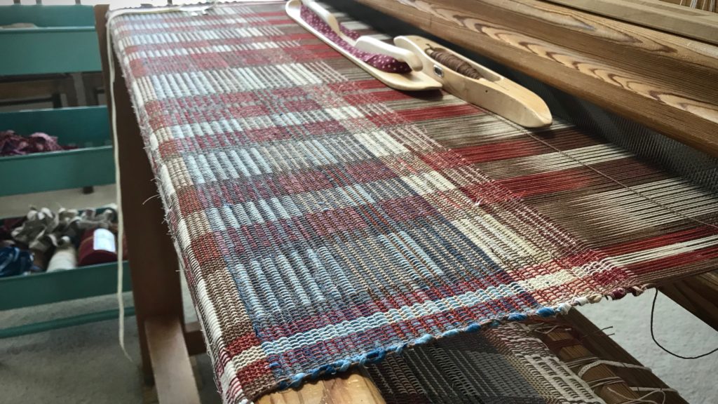 Spaced rep rag rugs on the loom. Tutorial for using a temple.