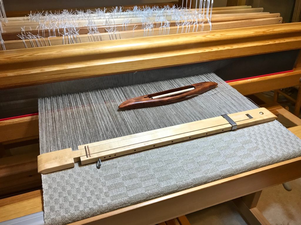 Linen satin dräll on the loom.