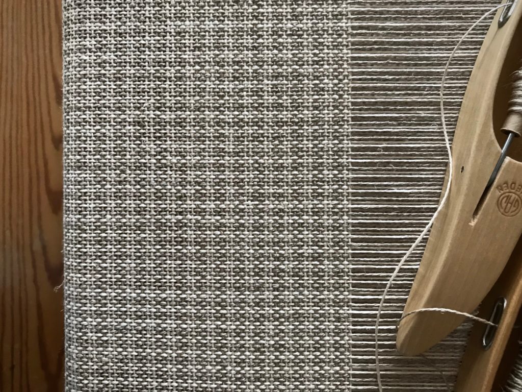 Weaving 8/2 linen upholstery fabric.