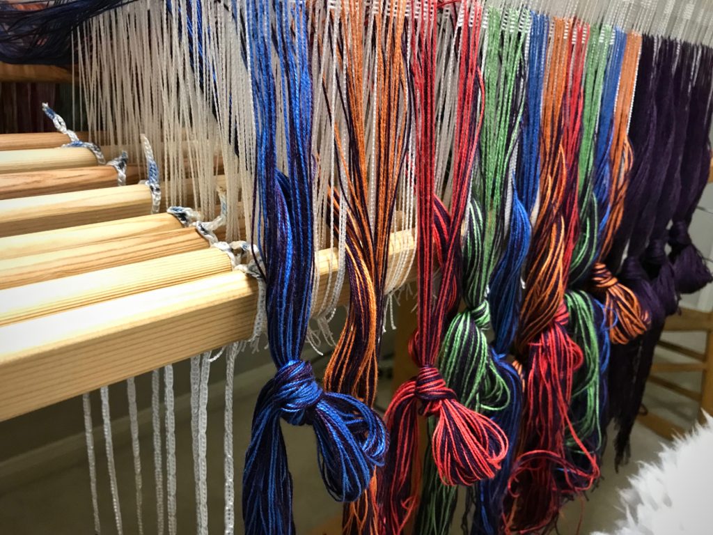 Cords aligned at the center of the warp.