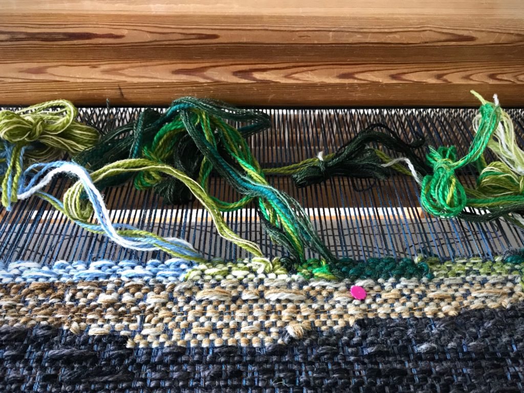 Testing new approach to tapestry weaving.