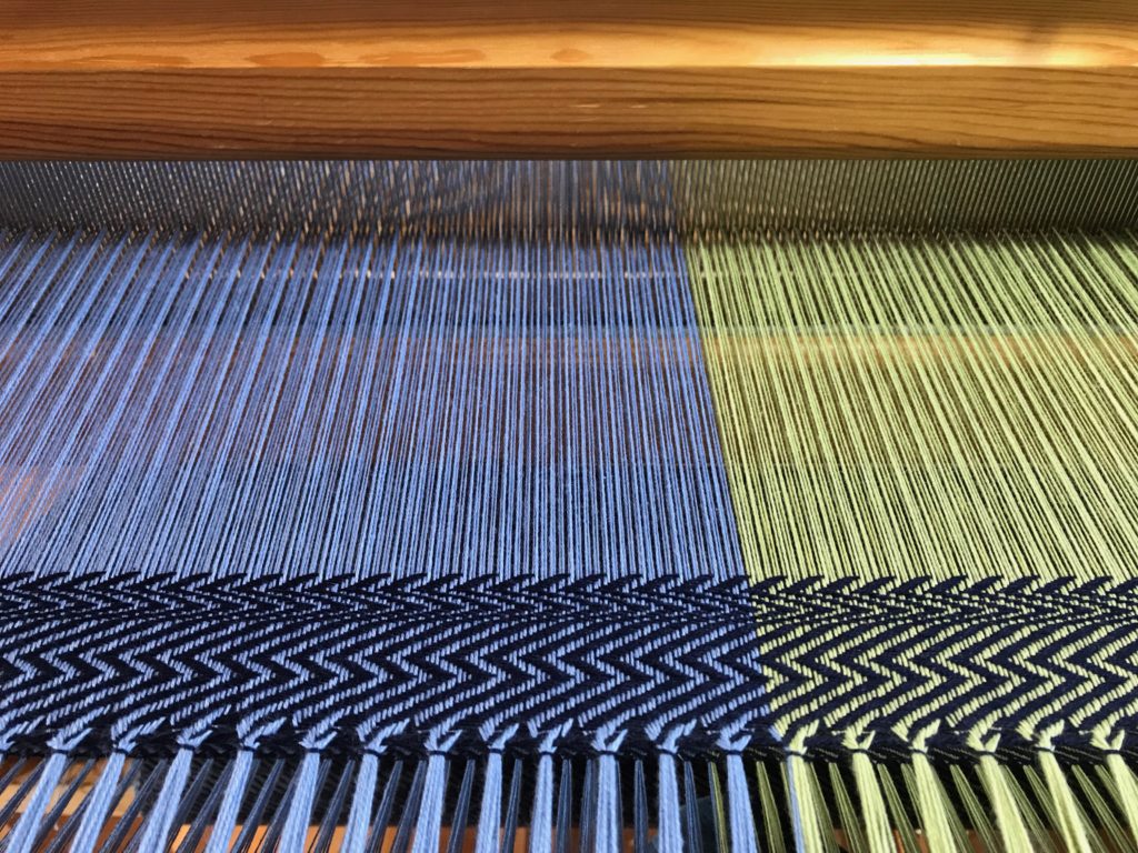 Playing with pattern. 8-shaft twill.