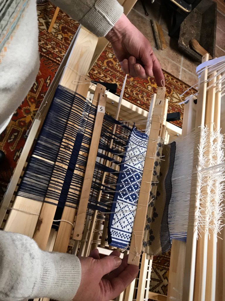 Half-heddle sticks for weaving opphämta.
