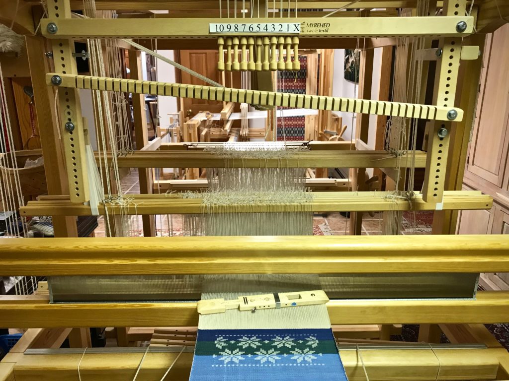 Eight-pointed star on the shaft drawloom at Joanne Hall's drawloom class.