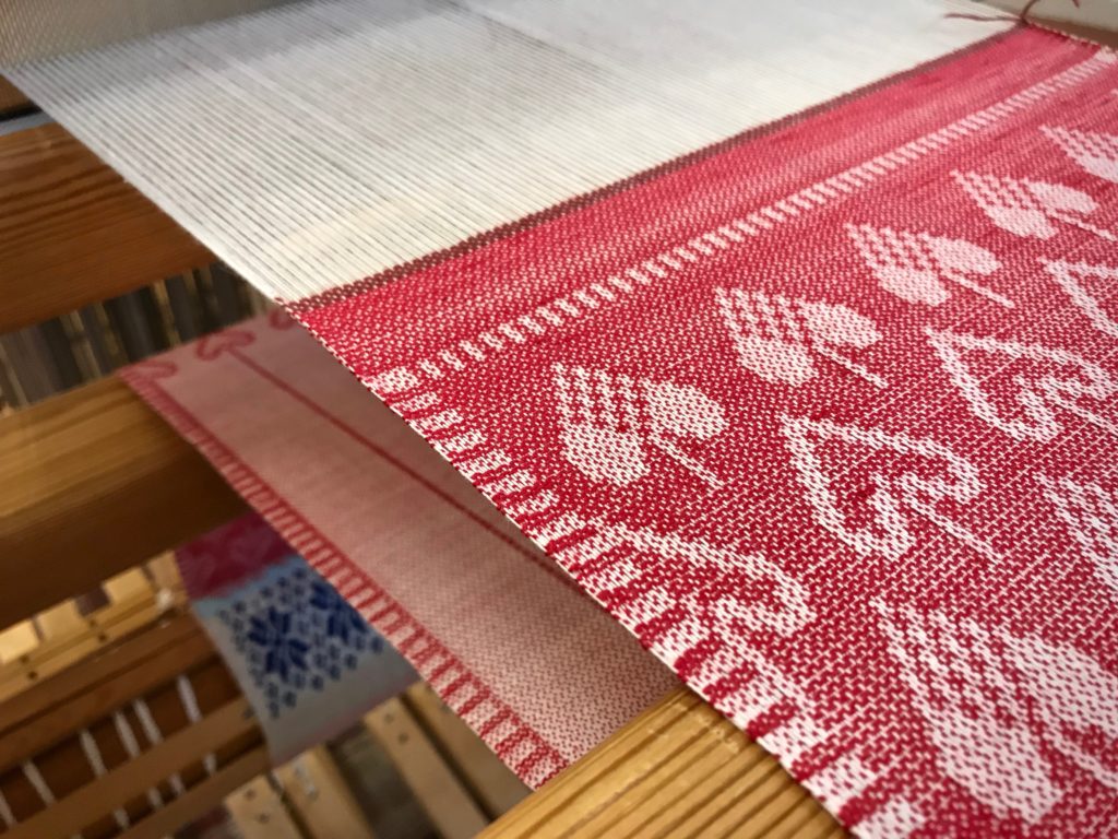 Table runner on the drawloom.