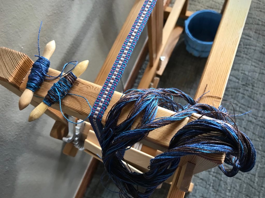 Leftover linen to use as weft on the band loom.