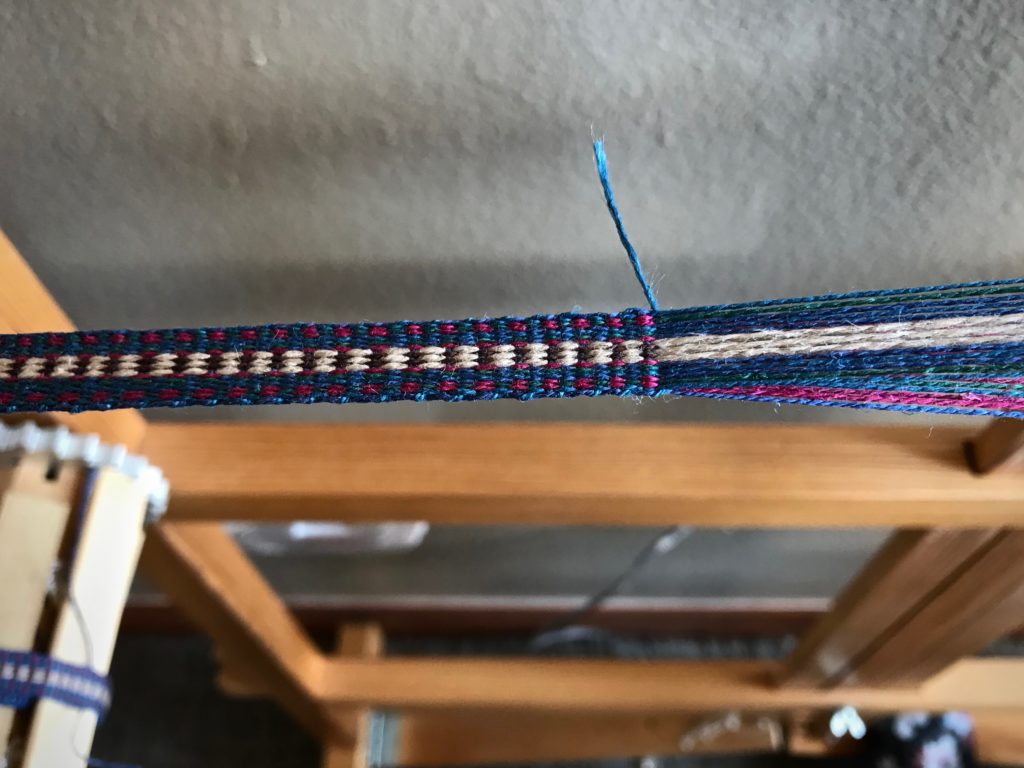 How to change the weft on the band loom.