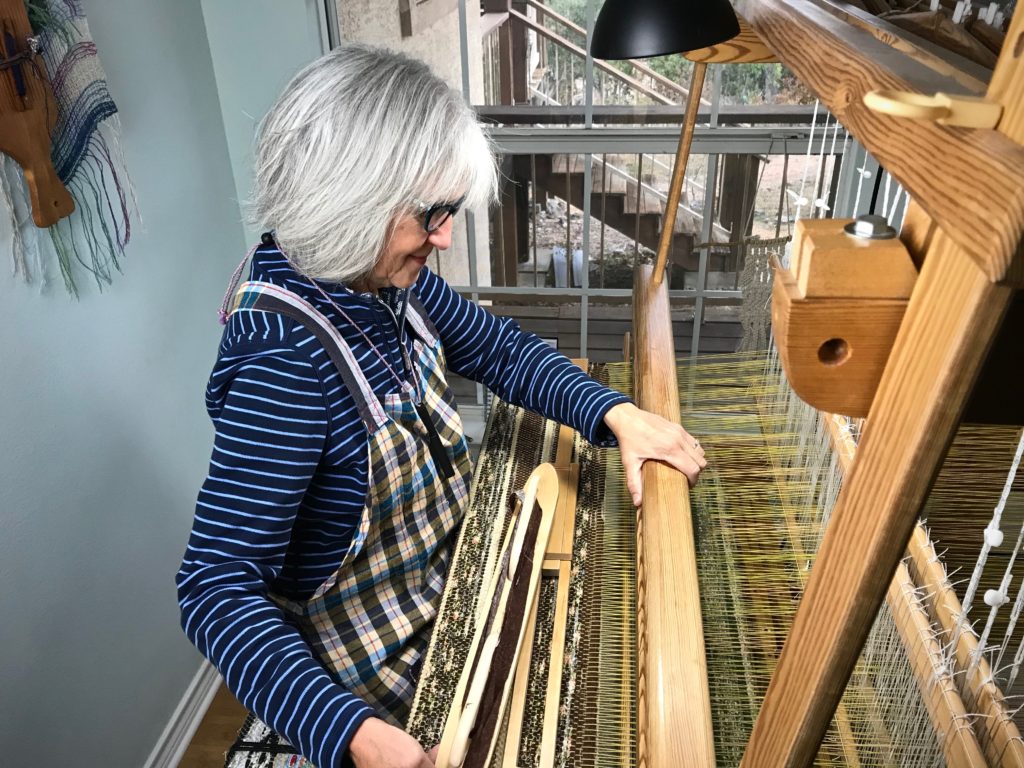 Weaving a rag rug. Tutorial video of a quick tip.