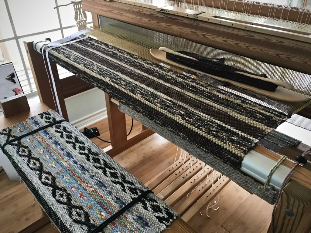 Rag rug on the loom. Tutorial about selvedges.