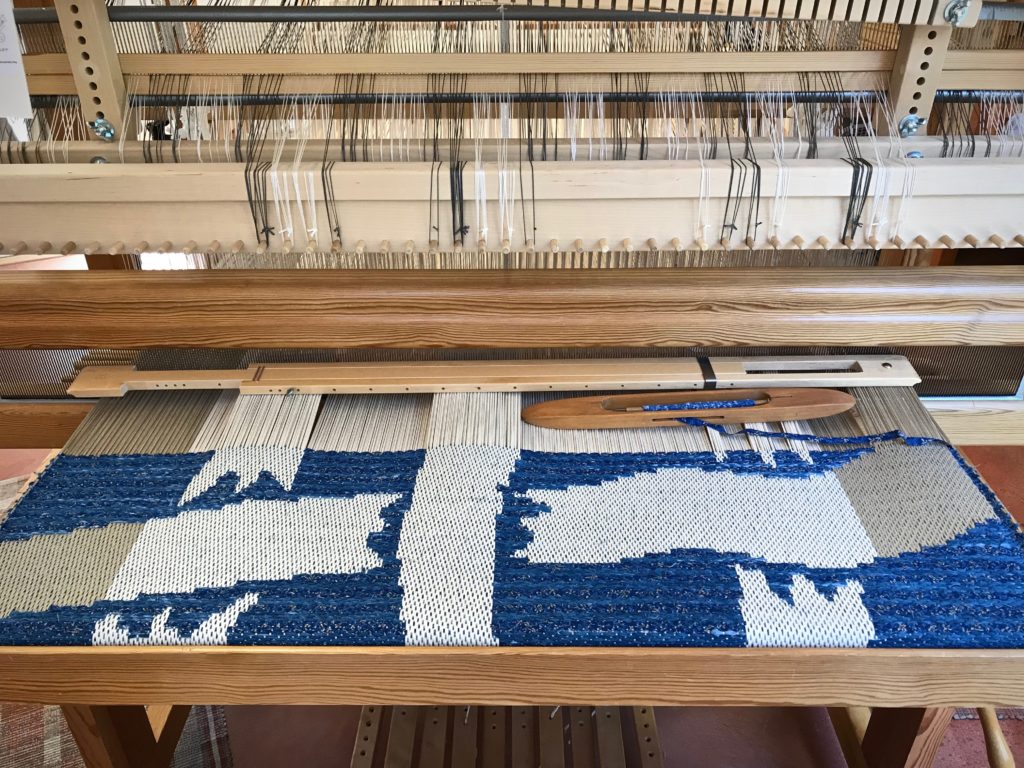 Drawloom rag rug.